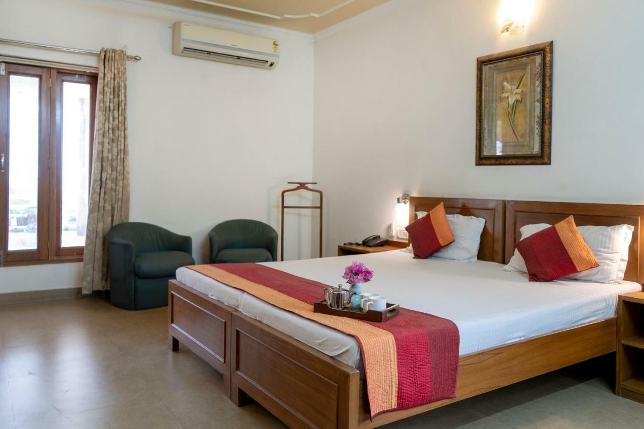 Giri Homestay By Vista Rooms ชัยปุระ ภายนอก รูปภาพ