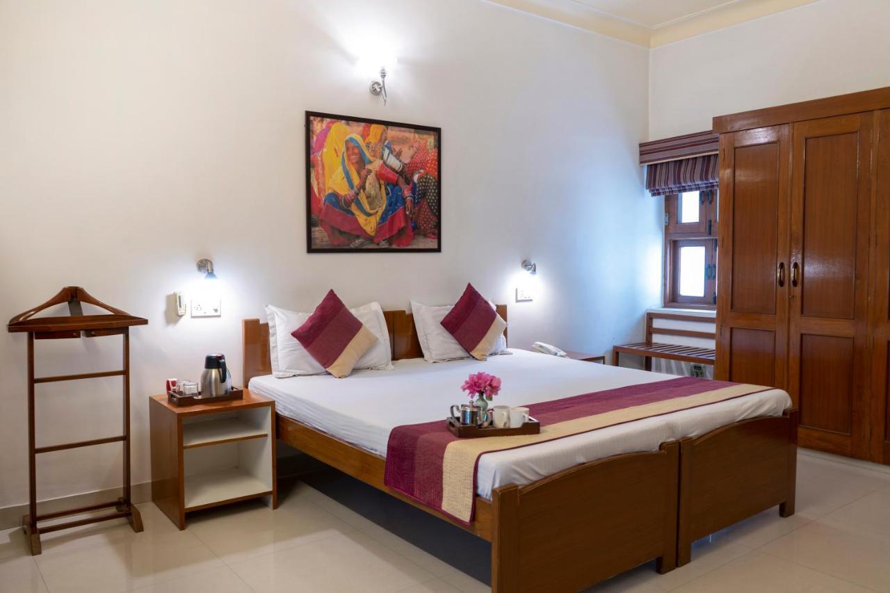 Giri Homestay By Vista Rooms ชัยปุระ ภายนอก รูปภาพ